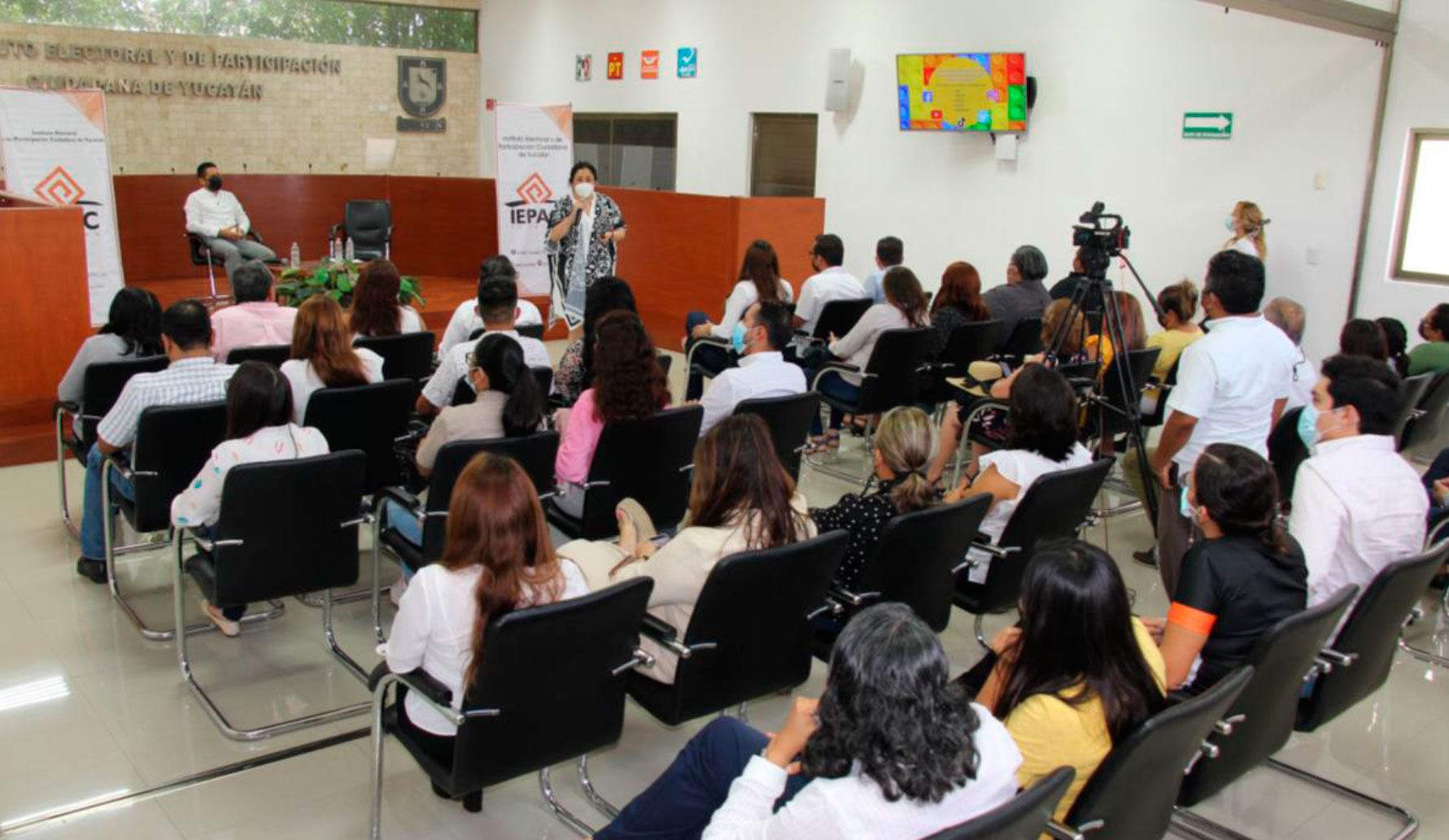 Destacan importancia de escuchar a las juventudes en democracia