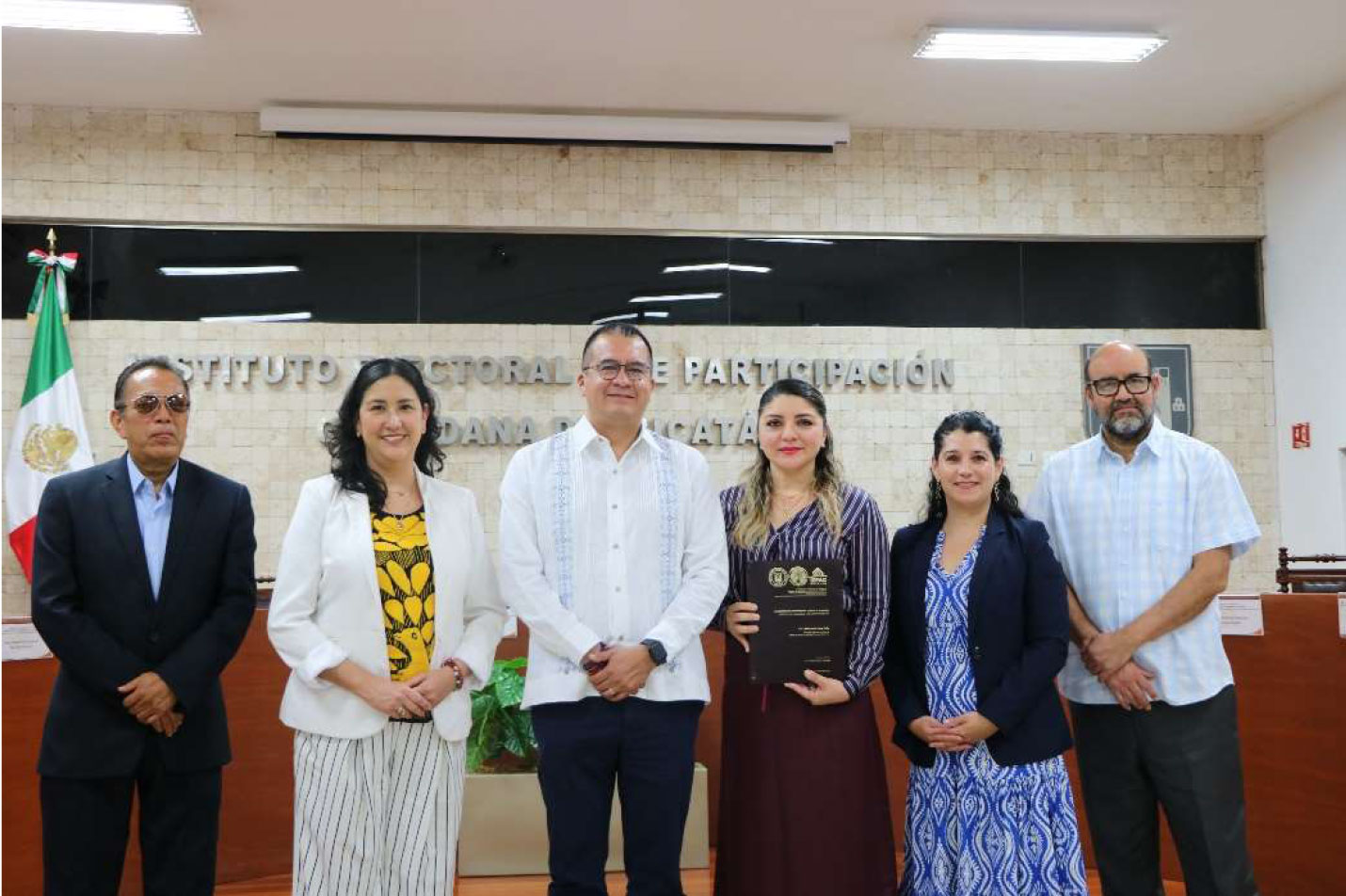 IEPAC reconoce a egresadas y egresados de la Maest...